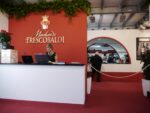 Lo stand Frescobaldi al Vinitaly Brindisi a regola d’arte: fotogallery da Vinitaly, a caccia di etichette d’artista e allestimenti griffati. Dall’omaggio dell’Abruzzo a Mario Giacomelli fino alle sensuali atmosfere di Milo Manara