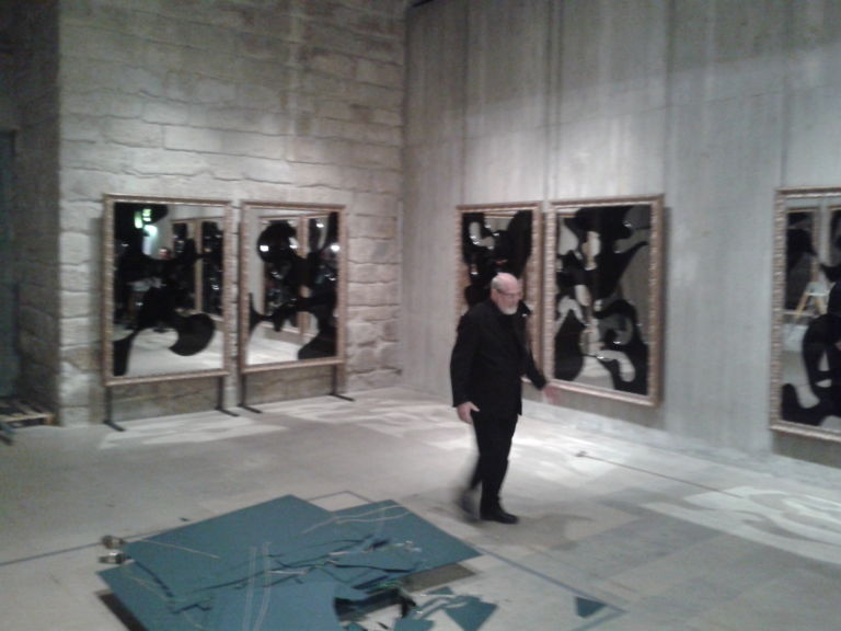 Michelangelo Pistoletto al Louvre Distruzione di un Metrocubo dInfinito 2 Il Paradiso sulla Terra? È il Louvre. Tutto pronto a Parigi per il “Contrepoint” di Michelangelo Pistoletto: ecco le prime immagini