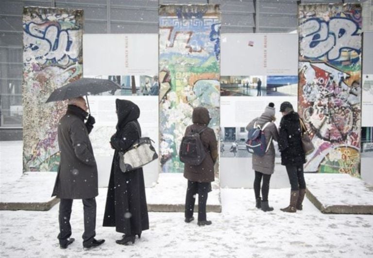 Pezzi del Muro di Berlino in Albania Art Digest: Louvre e Tokyo, il top del 2012. E se la Bosnia si ritrovasse senza musei? Fura dels Baus, una furia contro la Chiesa