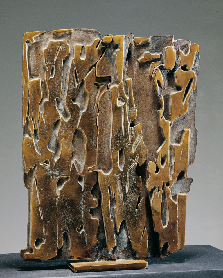 Pietro Consagra Senza titolo 1961 62 Una storia di passione lunga un secolo. Il '900 raccontato dalla collezione di Loriano Bertini. A Pistoia 200 piccole sculture di grandi maestri. Da Fontana a Klein, da Depero a Jasper Johns