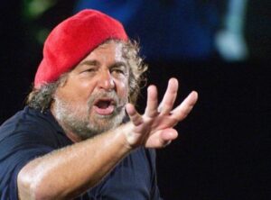 Tutti a casa! Incluso Beppe Grillo. Che resta fuori dal Salone del Libro di Torino. Ospite non gradito, per il direttore Ernesto Ferrero. Che i “tenutari di sette” proprio non li manda giù…