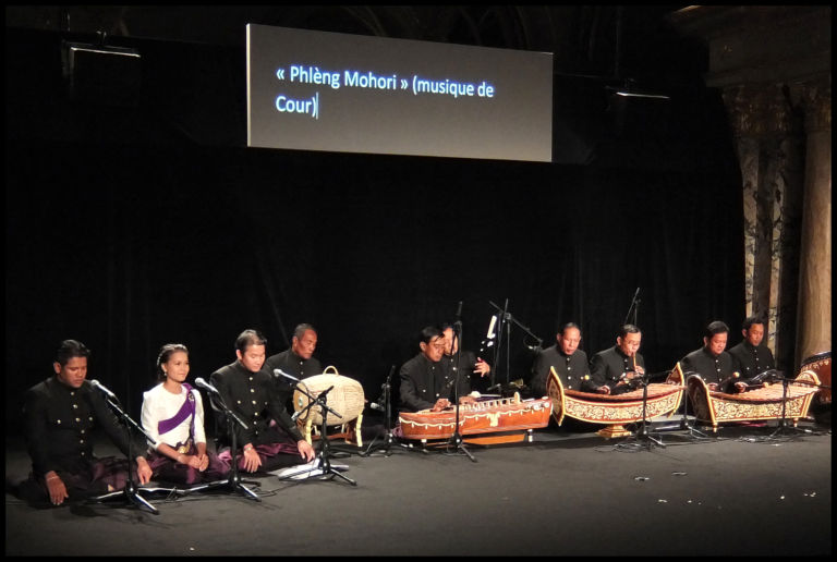 concerto di musica khmer Hotel de Paris 29 03 13 Printemps des Arts ph Alain Helan Alle radici più lontane della contemporaneità. La musica cambogiana