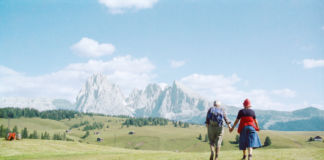 Luigi Ghirri, Alpe di Siusi, 1979 - da Topografia-Iconografia (1980-81) - Courtesy Istituto Nazionale per la Grafica, Roma