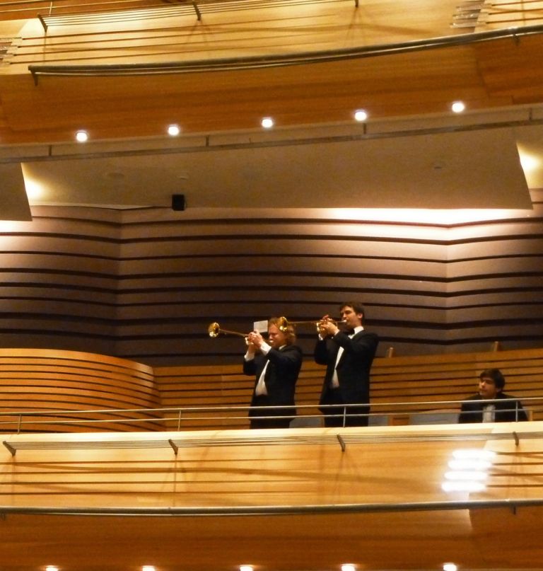 11 Auditorium detail at 1st Balcony Nastassia Astrasheuskaya 80mila metri quadrati, 700 milioni di euri investiti. San Pietroburgo si appropria del nuovo Mariinsky Theatre, progetto dei canadesi Diamond Schmitt Architects