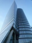 116 È, o non è, la festa della mamma? Ja, natürlich. A Vienna ci pensa la Uniqa Tower a farle gli auguri con un macro-tweet a led che percorre la facciata senza soluzione di continuità