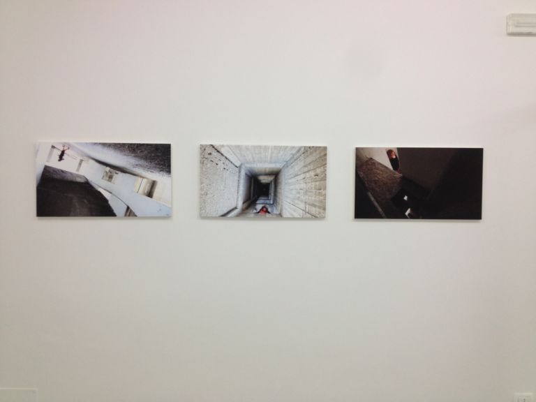3 foto Nel “laborintus” di Mary Zygouri
