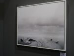 Acqua Aura a Photissima nello stand di Bianca Maria Rizzi Biennale Updates: Photissima inaugura a Mestre, ma più che una fiera sembra una fotografia su scenari di ieri e di oggi. C’è la vecchia scuola dei Roiter e dei Berengo Gardin, ma pure le nuove leve uscite dai banchi dell’Accademia.