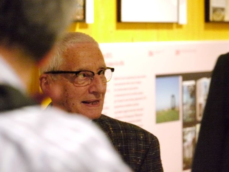 Alessandro Mendini Auguri Triennale! Al via le iniziative che festeggiano i primi ottant’anni di attività della storica istituzione milanese: si parte “Senza Pericolo!”, con la mostra firmata da Alessandro Mendini e dedicata al rapporto tra architettura e sicurezza