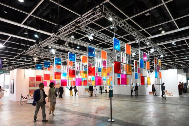 Art Basel Hong Kong. Start alla quarta edizione con 239 gallerie: 10 le italiane. Da Gagosian a White Cube, ci sono tutti i big