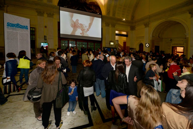 Bianco Valente Relational Stazione di Mergellina Napoli Altro spazio altro tempo Video foto Mexico Photographics Le nostre reti? Analisi sulla società 2.0. A Napoli l’ultimo progetto “relazionale” di Bianco-Valente: ecco il fotoreport dell’opening alla Stazione di Mergellina