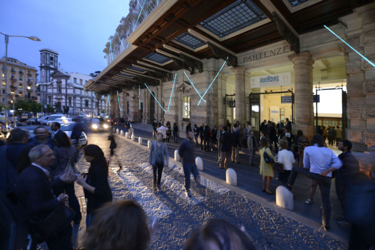 Bianco Valente Relational Stazione di Mergellina Napoli foto Mexico Photographics 3 Le nostre reti? Analisi sulla società 2.0. A Napoli l’ultimo progetto “relazionale” di Bianco-Valente: ecco il fotoreport dell’opening alla Stazione di Mergellina