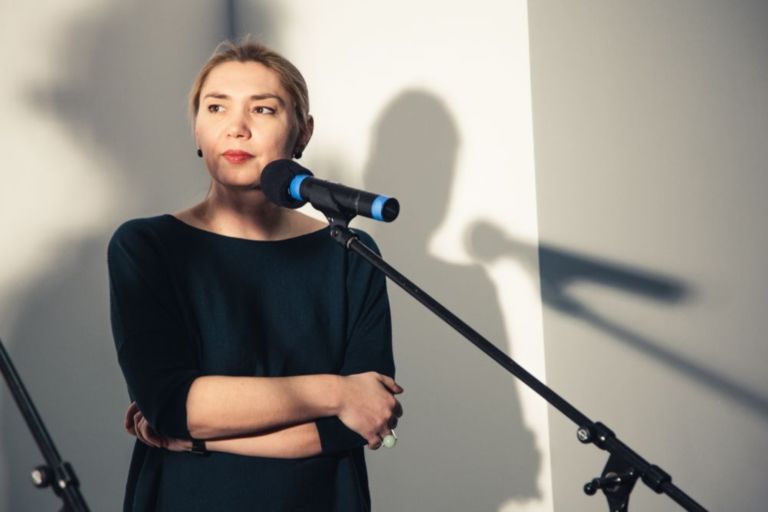 Carla Accardi Smarrire i fili della voce Coca Torun 10 Polonia, Ungheria, Grecia. Tour europea per la mostra di Carla Accardi partita la scorsa estate da Castelbasso: ecco chiccera al Coca di Turun…