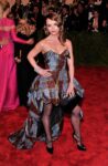 Christina Ricci al Met Gala New York Updates: Madonna in autoreggenti al museo per il Met Gala 2013. Consueta parata di stelle in salsa hollywoodiana per l’evento che ogni anno celebra la mostra prodotta dal Costume Institute