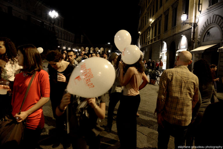 FORWARD alla Notte Bianca. Foto di Stéphane Giraudeau 2 E il crowdfunding approda anche a teatro. Alla Pergola di Firenze presentato il progetto Forward. Arte, performance e scrittura sugli argini dell’Arno. Qui tutte le foto