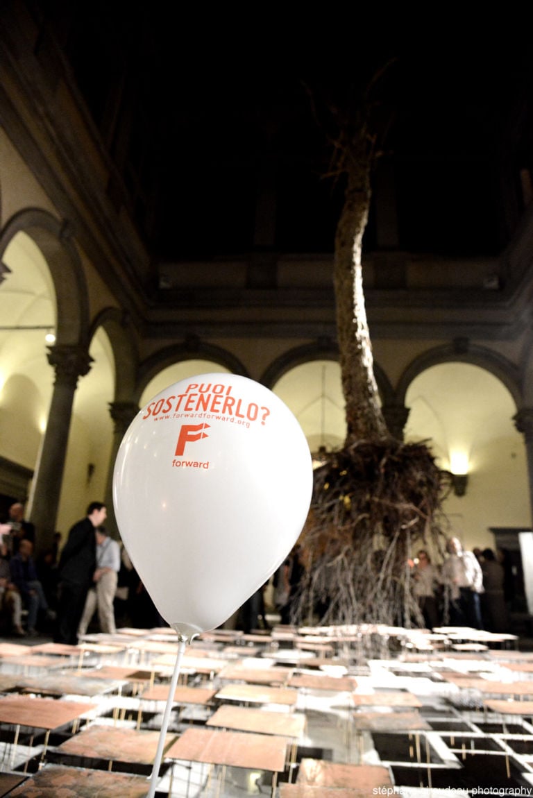 FORWARD alla Notte Bianca. Foto di Stéphane Giraudeau E il crowdfunding approda anche a teatro. Alla Pergola di Firenze presentato il progetto Forward. Arte, performance e scrittura sugli argini dell’Arno. Qui tutte le foto