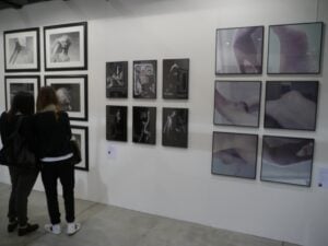 Biennale Updates: Photissima inaugura a Mestre, ma più che una fiera sembra una fotografia su scenari di ieri e di oggi. C’è la vecchia scuola dei Roiter e dei Berengo Gardin, ma pure le nuove leve uscite dai banchi dell’Accademia.