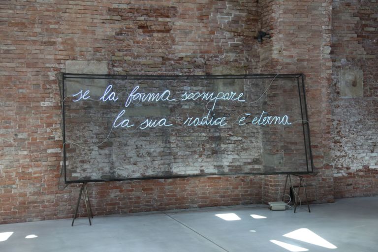 IMG 34221 Biennale Updates: la Prima Materia di Punta della Dogana? Mezzo secolo di storia, per ottanta opere della collezione Pinault. Anteprima di immagini, giusto per farsi venire la voglia...