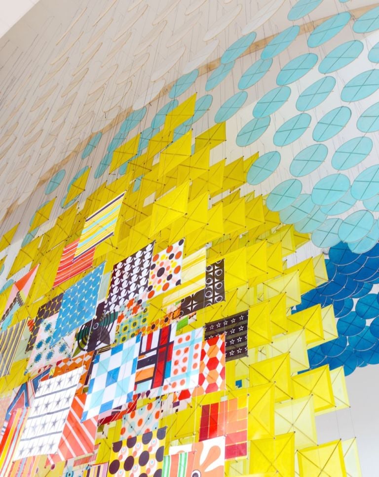 Jacob Hashimoto – Gas Giant Fondazione Querini Stampalia 20 Verso la Biennale: i 10mila aquiloni di Jacob Hashimoto. Fervono i preparativi alla Fondazione Querini Stampalia, in anteprima le foto della megainstallazione