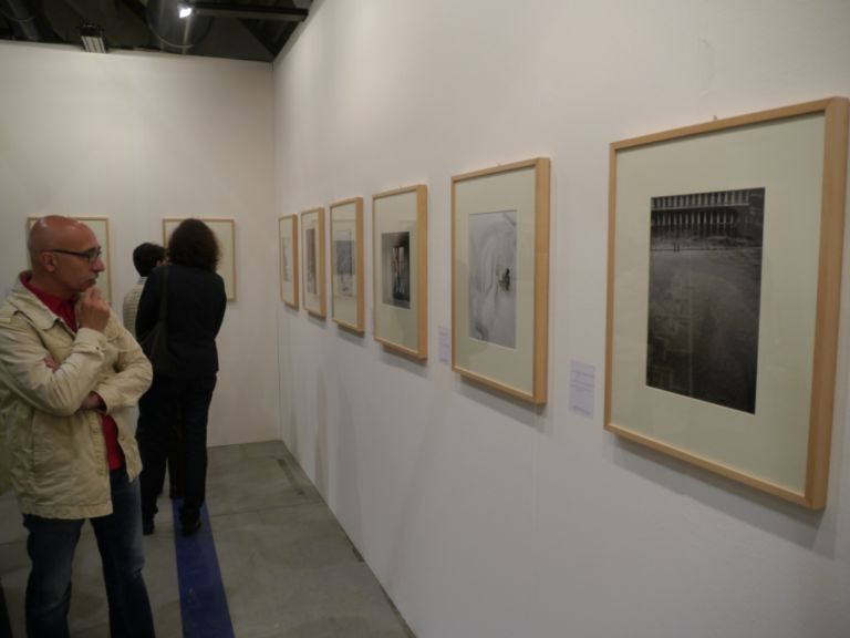 La vecchia Venezia... tra Berengo Gardin e dintorni Biennale Updates: Photissima inaugura a Mestre, ma più che una fiera sembra una fotografia su scenari di ieri e di oggi. C’è la vecchia scuola dei Roiter e dei Berengo Gardin, ma pure le nuove leve uscite dai banchi dell’Accademia.