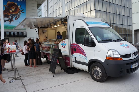 Quando il camion fa tendenza. Quello che vende hamburger per le strade di Parigi, ad esempio. Street food su quattro ruote nella rubrica Buonvivere di Artribune Magazine