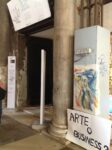 Manifestanti alla Bevilacqua La Masa 1 Biennale Updates: Bevilacqua La Masa sul banco degli imputati. Con la vetrina mediatica tornano le manifestazioni di protesta su statuto e le attività della Fondazione