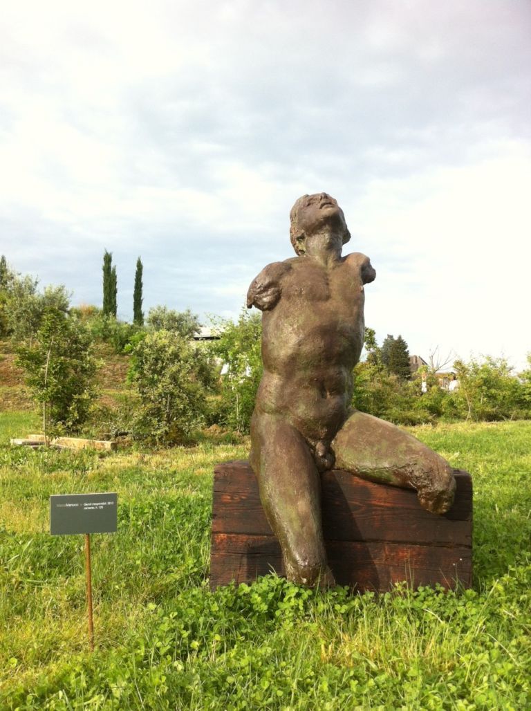 Marco Mariucci Come in Cielo così in Terra Tenuta Castelbuono Bevagna e1367783394938 Una tartaruga custode dell’arte, e del vino. Al via l’attività espositiva nel Carapace di Arnaldo Pomodoro, cantina umbra dell’azienda Lunelli: ecco la fotogallery del debutto…