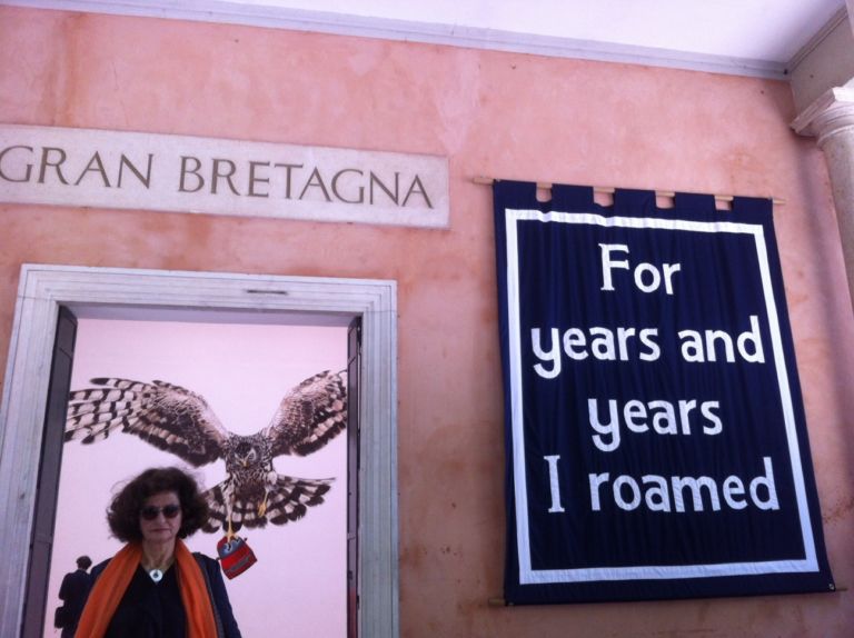 Padiglione Gran Bretagna Jeremy Deller 1 Biennale Updates: i primi padiglioni da vedere, Gran Bretagna, Francia, Germania, USA. Ecco dai Giardini foto e video. E dopo le file si allungheranno…