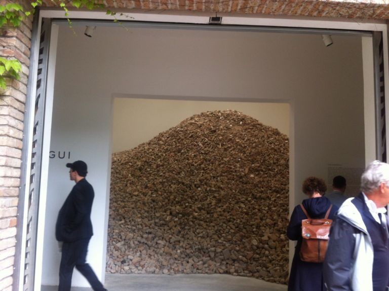 Padiglione Spagna Lara Almarcegui 2 Biennale Updates: macerie a Venezia. Fra Italia, Spagna, Israele e Grecia, fra i topic più ricorrenti c’è quello della distruzione