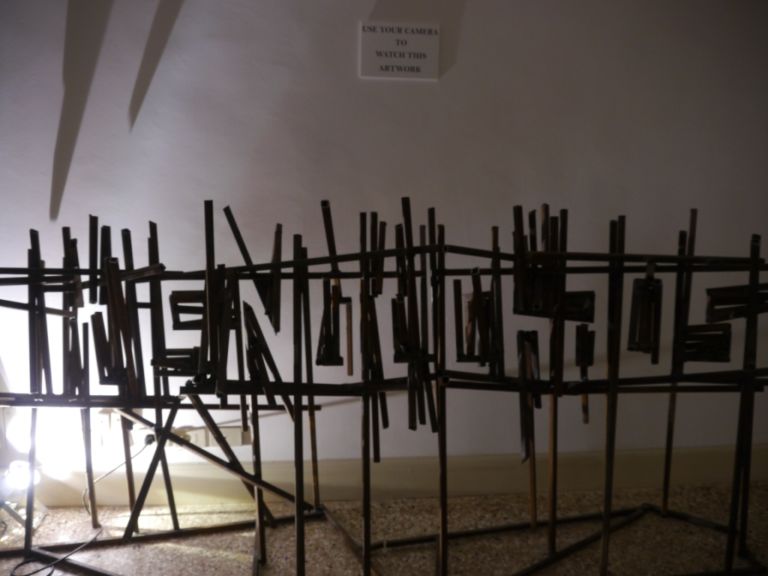Rashad Alakbarov Biennale Updates: ombre e tessuti per il Padiglione Azerbaijan e per il focus sull’arte tra Caucaso e Medio Oriente all’Arsenale Nord. Nelle creazioni di Farid Radulov e Fahrad Moshiri una orgogliosa dichiarazione di identità