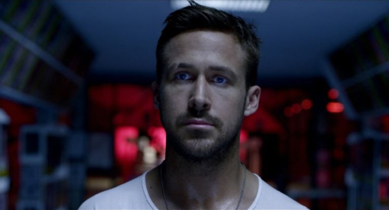 Ryan Gosling in Only God Forgives di Nicolas Winding Refn Cannes Updates: all’ottavo giorno arrivano un film per daltonici e un polpettone saffico ispirato ai fumetti. Ma le “palme” sono lontane…
