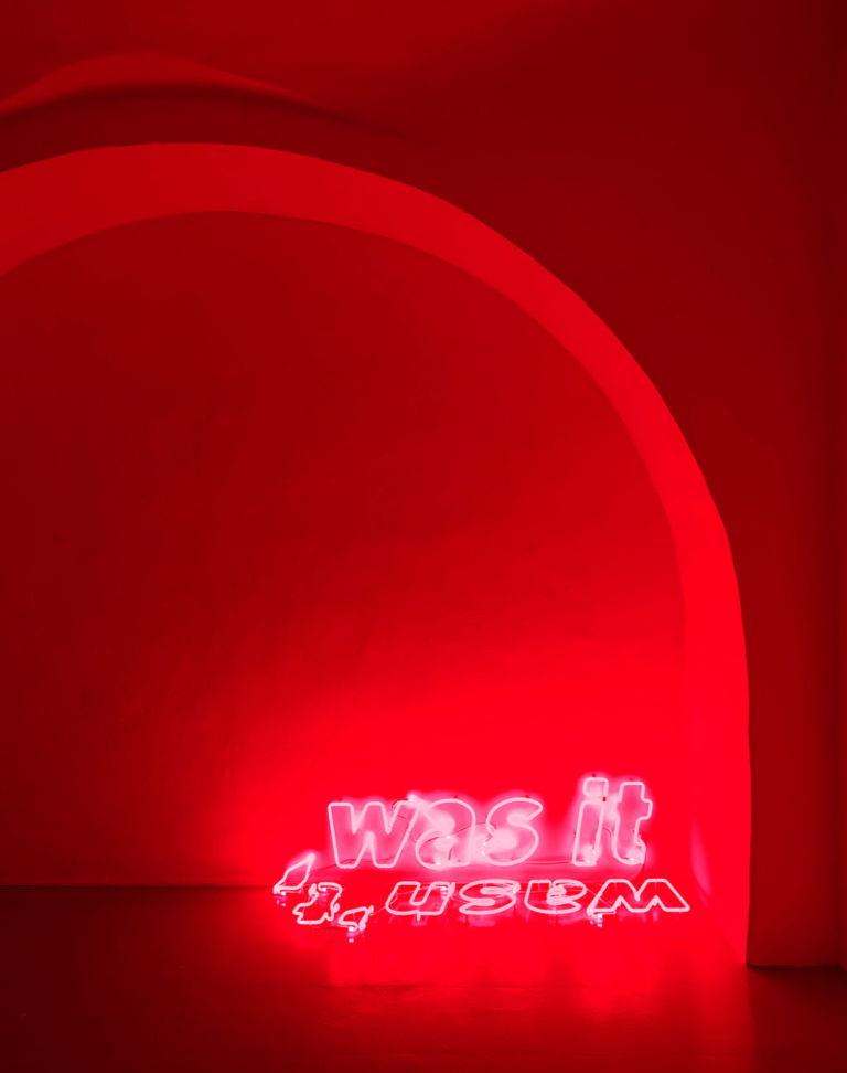 wasn’t was it 2011 red neon 25cm x 120cm x 25cm Arthur Duff e la sostanza della luce. Sul Canal Grande