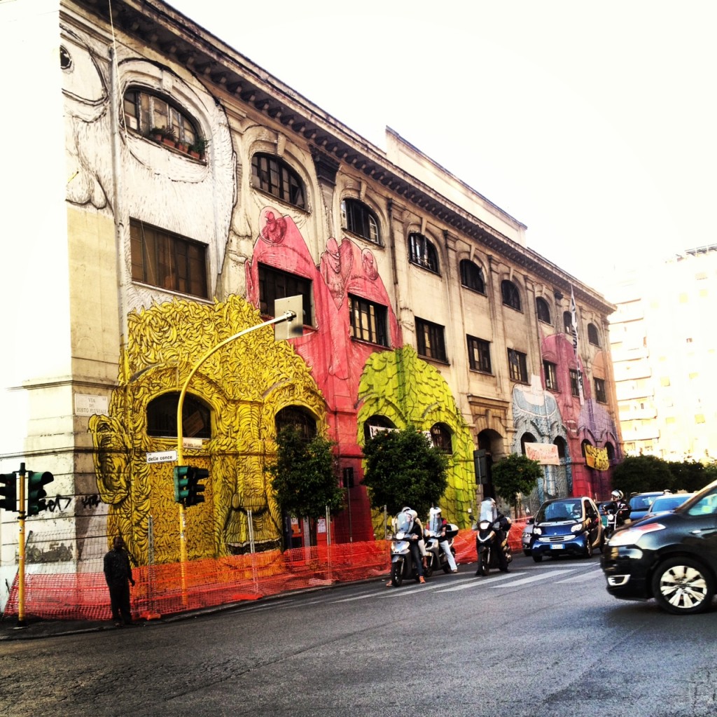 Il quartiere Ostiense come Wynwood Miami. Nuovo grande lavoro di Blu nel quartiere di Roma che sta ospitando sempre più street artist da tutto il mondo