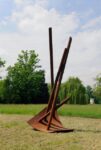 Ettore Consolazione la zattera 2013 Scultura internazionale a Racconigi. Artisti da Italia, Spagna e Germania nel parco più bello dello Stivale, per una Biennale che coniuga arte e natura