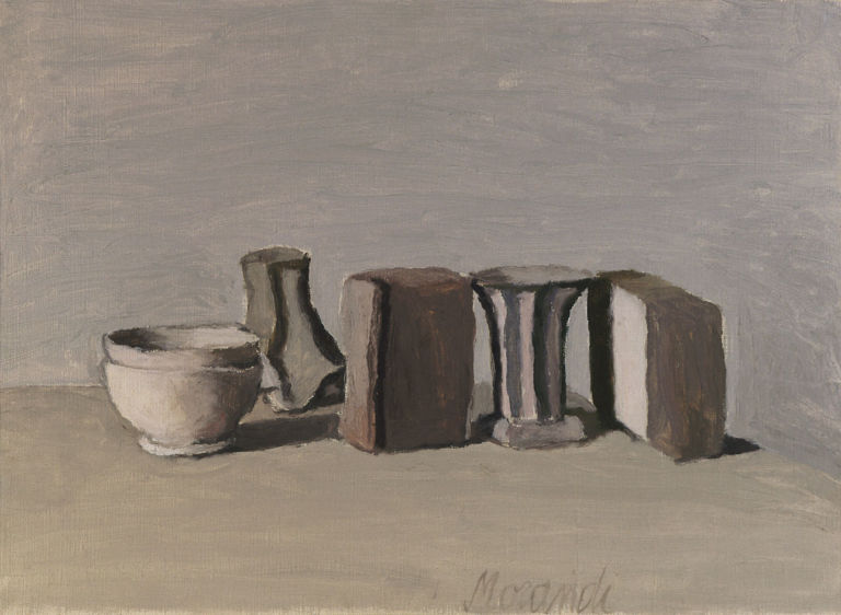 Giorgio Morandi Natura morta 1951 Bologna Museo Morandi 1 Giorgio in casa di René. Morandi protagonista per tutta l’estate al Palais des Beaux-Arts di Bruxelles, ecco le immagini della mostra…