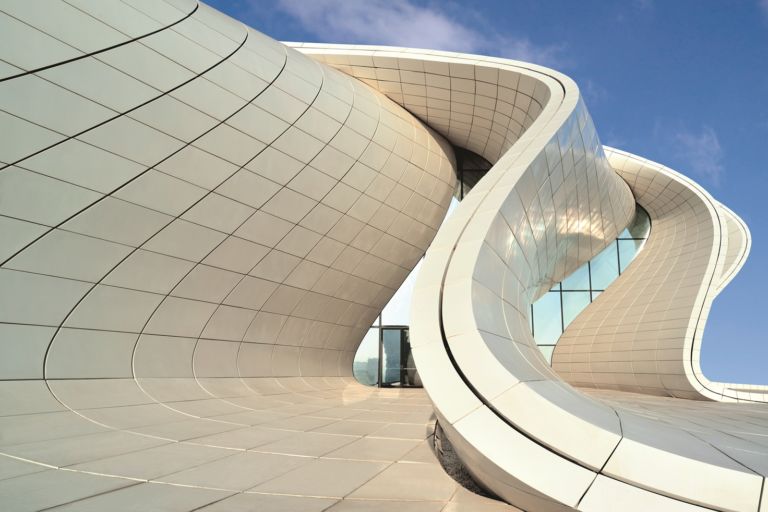 Heydar Aliyev Cultural Centre Baku Azerbaijan 5 Azerbaijan contemporaneo, idee italiane. Si inaugura a Baku l’Heydar Aliyev Cultural Centre, di Zaha Hadid: e la mostra di Warhol la cura Gianni Mercurio