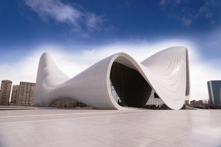 Heydar Aliyev Cultural Centre Baku Azerbaijan 6 Azerbaijan contemporaneo, idee italiane. Si inaugura a Baku l’Heydar Aliyev Cultural Centre, di Zaha Hadid: e la mostra di Warhol la cura Gianni Mercurio