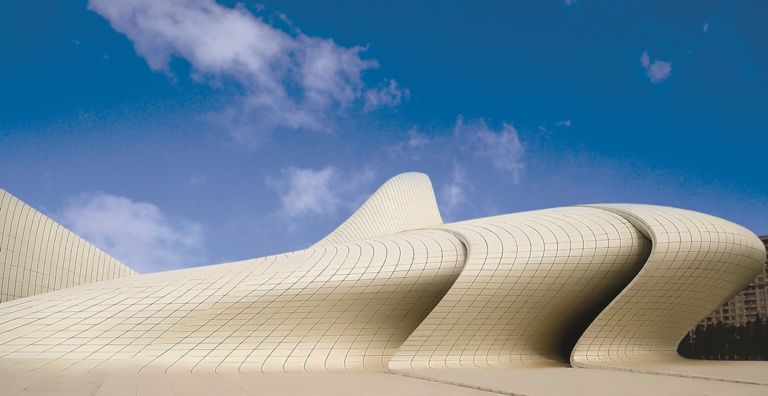 Heydar Aliyev Cultural Centre Baku Azerbaijan 8 Azerbaijan contemporaneo, idee italiane. Si inaugura a Baku l’Heydar Aliyev Cultural Centre, di Zaha Hadid: e la mostra di Warhol la cura Gianni Mercurio