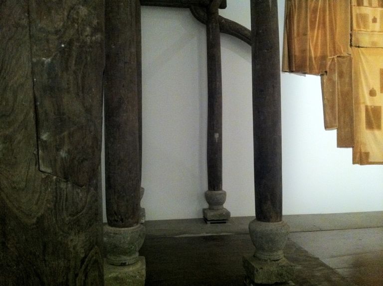 IMG 3374 Biennale Updates: primavera dorata per Danh Vo. Da New York a Venezia, una serie di progetti monumentali e intensi. Dopo la mostra al Guggenheim, il Palazzo Enciclopedico. Due micro video a confronto