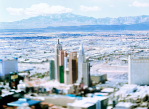 Sorvolando Las Vegas. Un film di Olivo Barbieri, tra cinema, fotografia e architettura