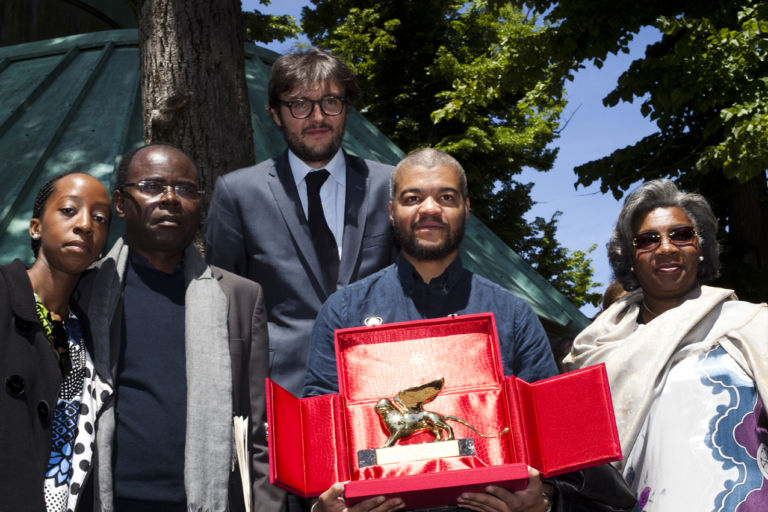 Padiglione Angola Foto Italo Rondinella 1 Angola Leone D'Oro. Buona la prima