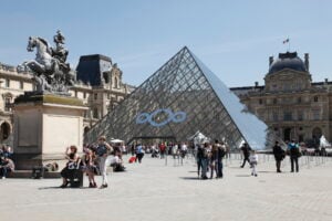 Louvre, Versailles e Musée d’Orsay aperti sette giorni su sette? Il governo francese ci prova, ma i sindacati si preparano a salire sulle barricate