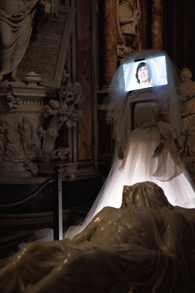 Roxy in the Box La sposa madre Cappella Sansevero Napoli 3 Il Cristo velato e La sposa madre. A Napoli la Cappella Sansevero si apre per la prima volta all’arte contemporanea: ecco le immagini dell’installazione video-luminosa di Roxy in the Box