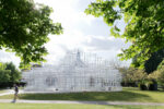 Serpentine Gallery Pavilion 2013 2 Designed by Sou Fujimoto © Sou Fujimoto Architects Image © 2013 Iwan Baan Da Londra le prime immagini del Serpentine Pavillon 2013, progettato dal giapponese Sou Fujimoto. Un po’ nuvola, un po’ foresta, un po’ nido…