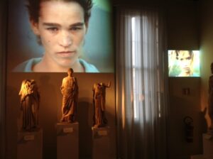 Biennale Updates: museo archeologico, padiglione ecumenico. Festa con Mojito e Cuba Libre per l’opening della presenza cubana, ecco foto e video