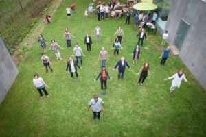 Conclusa la residenza S.A.C.S. a Vallefredda. Nari Ward e i sette artisti siciliani tornano a casa, in attesa della mostra. Con l’intervista al guest artist americano, tutte le foto: ecco chiccera alla colazione-preview domenicale