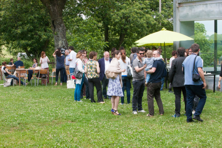 paesaggio con artista 41 Conclusa la residenza S.A.C.S. a Vallefredda. Nari Ward e i sette artisti siciliani tornano a casa, in attesa della mostra. Con l'intervista al guest artist americano, tutte le foto: ecco chiccera alla colazione-preview domenicale