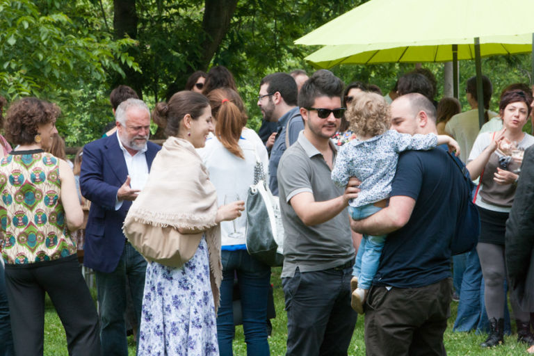 paesaggio con artista 51 Conclusa la residenza S.A.C.S. a Vallefredda. Nari Ward e i sette artisti siciliani tornano a casa, in attesa della mostra. Con l'intervista al guest artist americano, tutte le foto: ecco chiccera alla colazione-preview domenicale