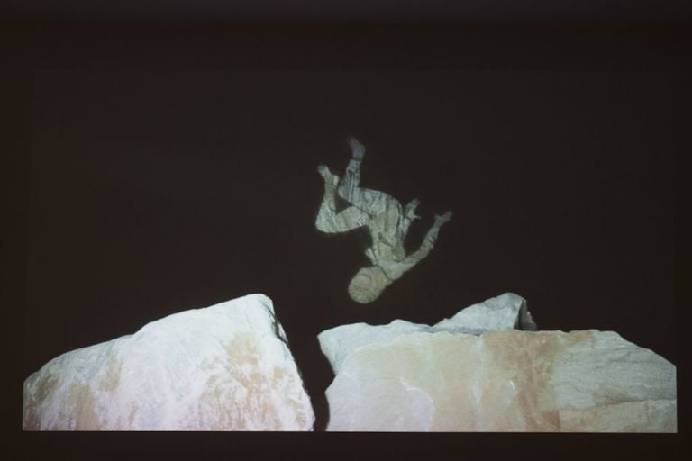 santiago morilla carrara marble falls dvd video Attenzione, caduta esseri umani. Santiago Morilla a Carrara