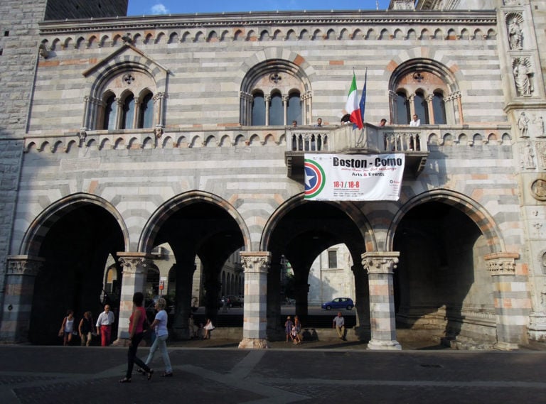 1 Boston Como Boston-Como. Un gemellaggio culturale tra Italia e Usa anima l'estate comasca, con trentaquattro artisti in campo. Artribune era all'inaugurazione: ecco tutte le foto