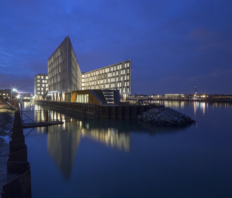 3XN UN City Copenaghen foto Adam Moerk 4 L’ONU, una stella a otto punte. Si inaugurano a Copenaghen i nuovi Headquarters delle Nazioni Unite, ed a celebrare l’opera dello studio 3XN arriva Ban Ki-Moon in persona